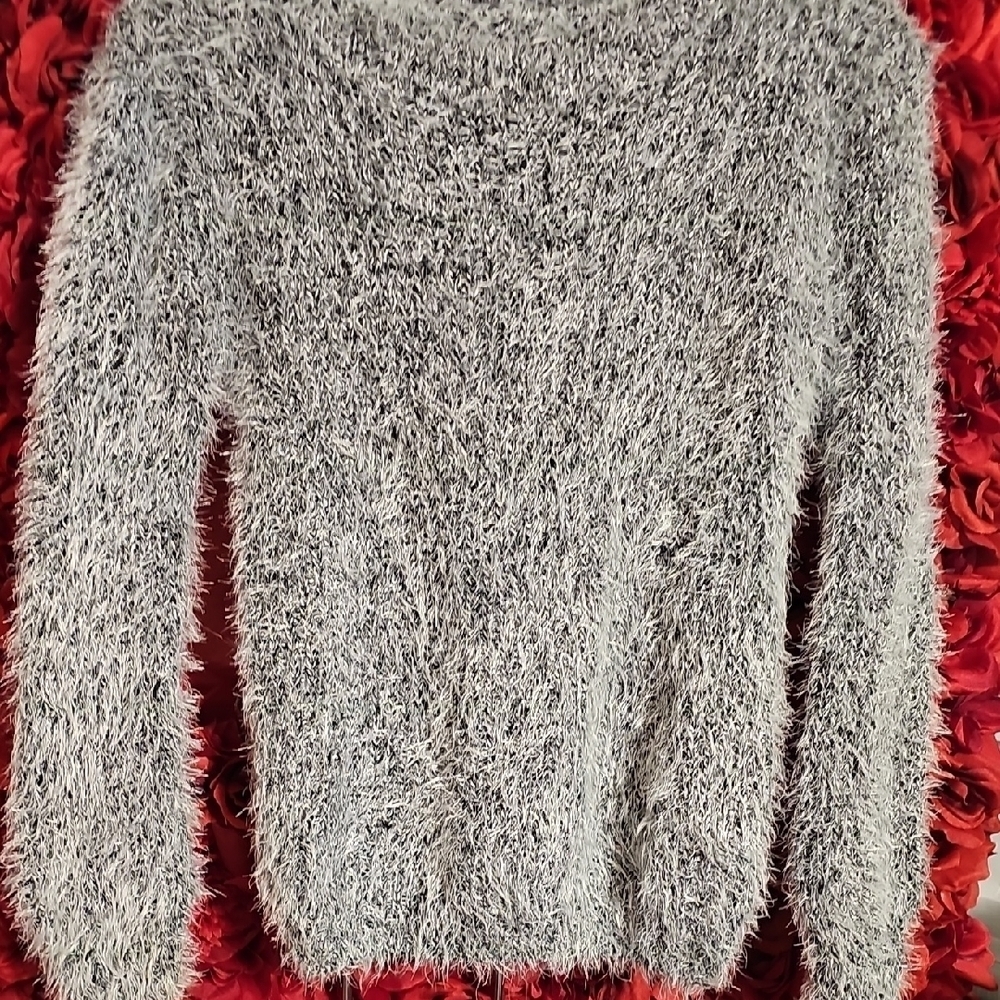 Women's Fuzzy Gray Sweater Size Medium NO TAG